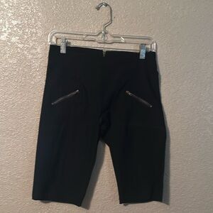Ponytail capri small